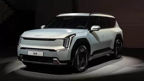 Kia представила свой первый трехрядный электрический флагманский внедорожник EV9